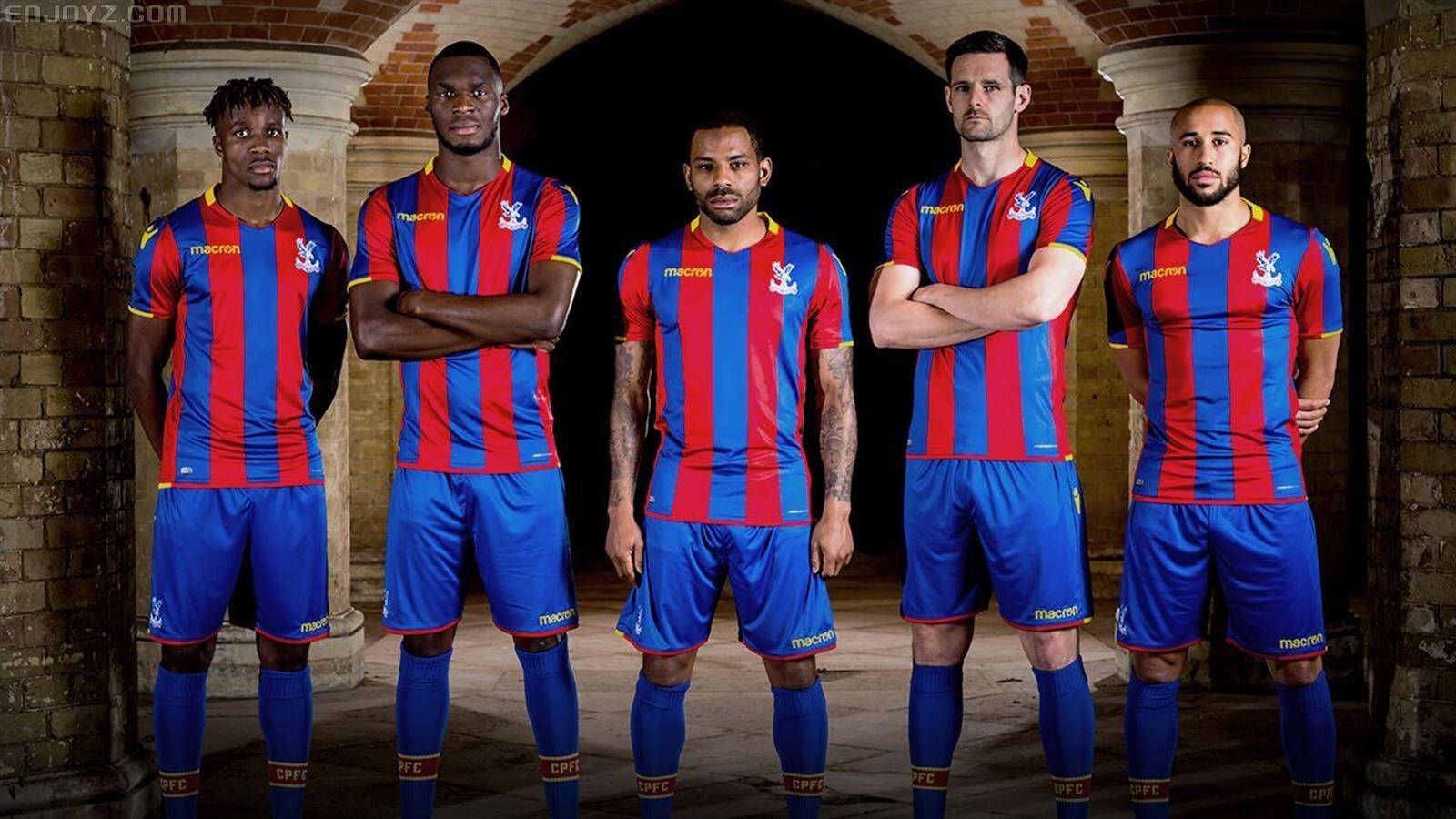 水晶宫一举击败对手，赢得掌声的简单介绍