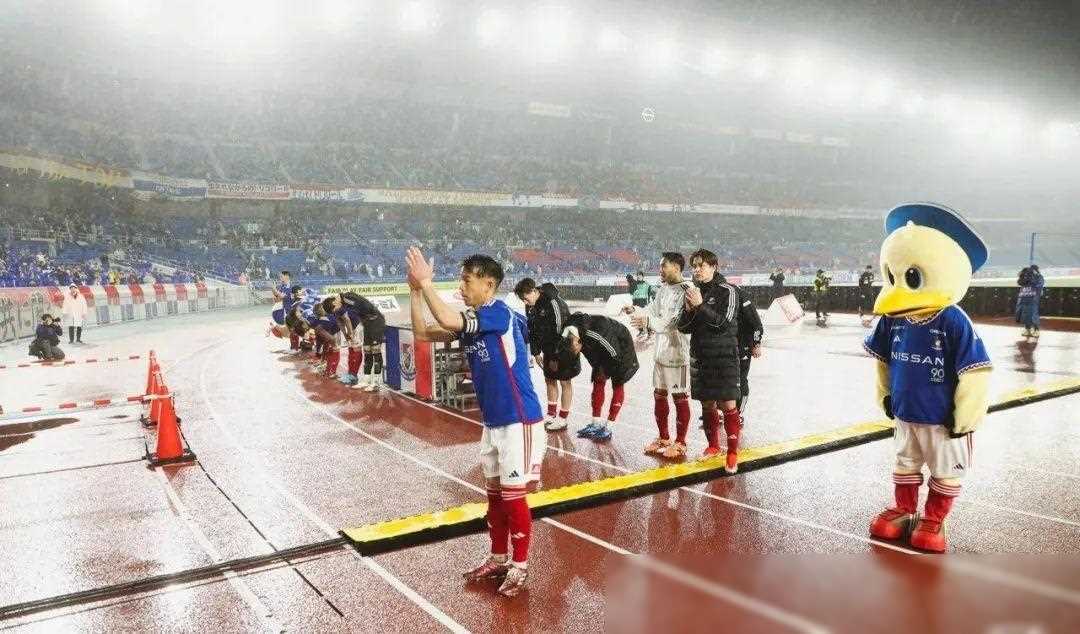 包含贝桑松俱乐部夺下重要比赛胜利的词条