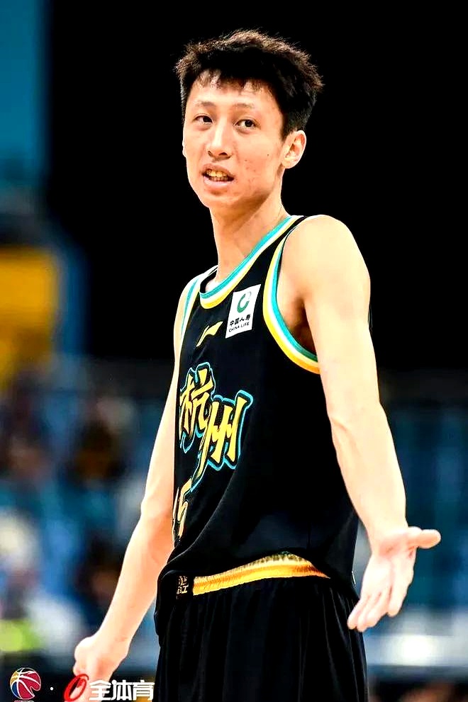 奥跳霍夫斯基提高了球队的策略，使球队在场上更有控制力