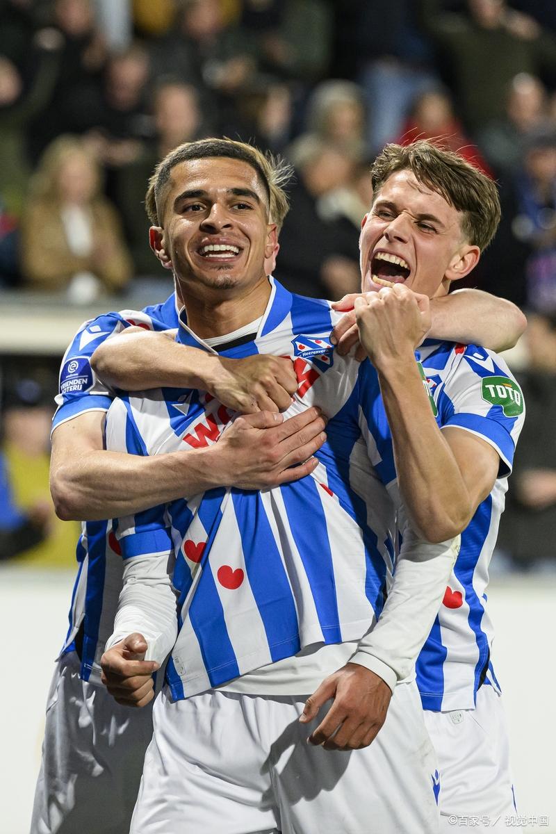 关于阿贾克斯再度惊艳表现，领跑荷甲积分榜的信息