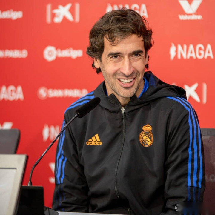 沙尔克主帅遭到批评，球队成绩下滑