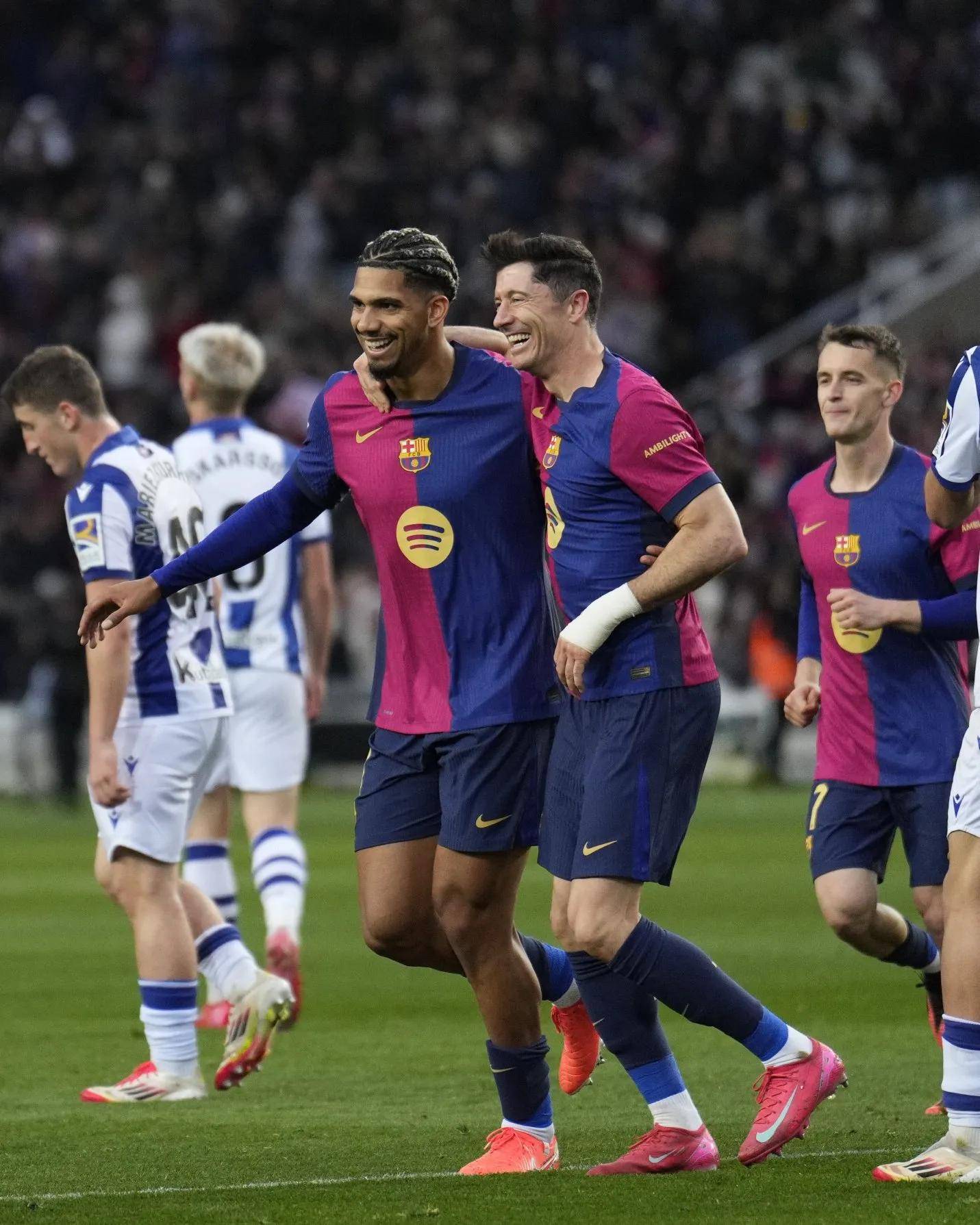 曼联客场击败对手，小组出线前景看好