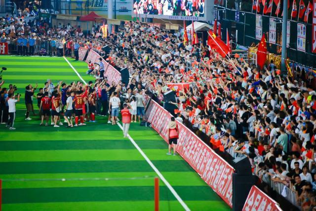 关于比赛过程扣人心弦，观众呐喊声不断的信息