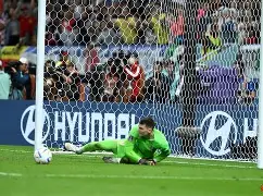 斯卡伯勒门将扑出致命一刻，力保球队领先优势