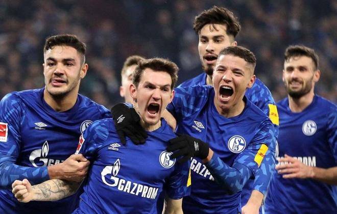 柏林赫塔足球俱乐部打败对手获得胜利