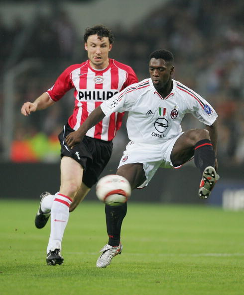 落后球埃因霍温惊险逆转克莱夫德躲着势的简单介绍