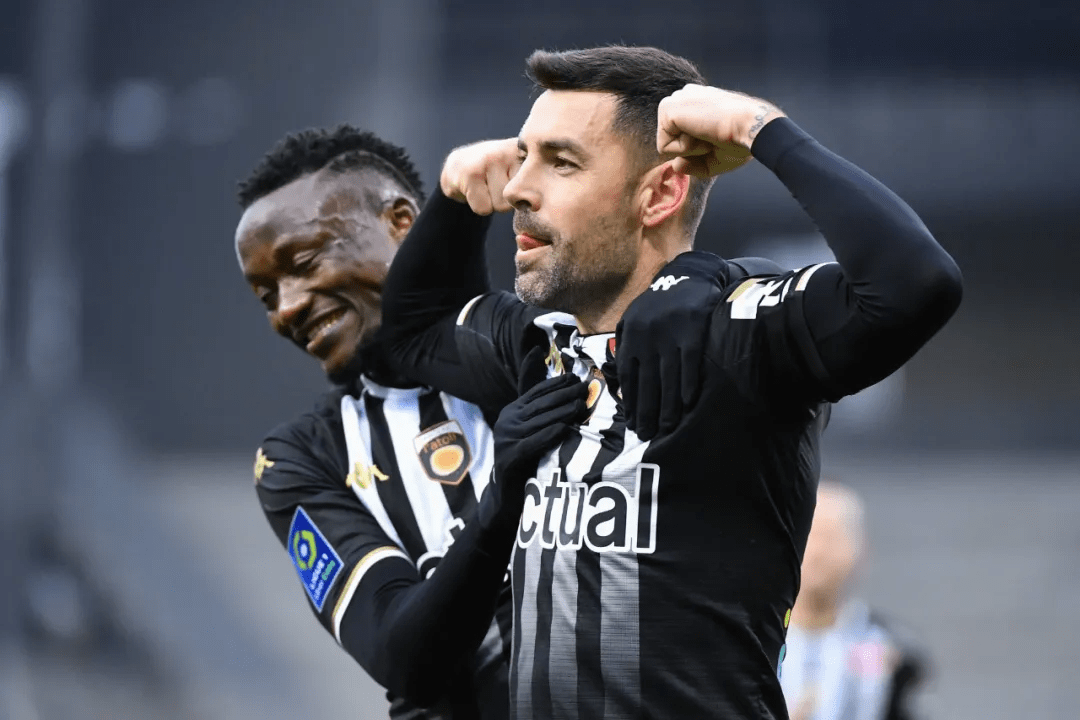 昂热球队上轮比赛表现出色，期望进一步突破