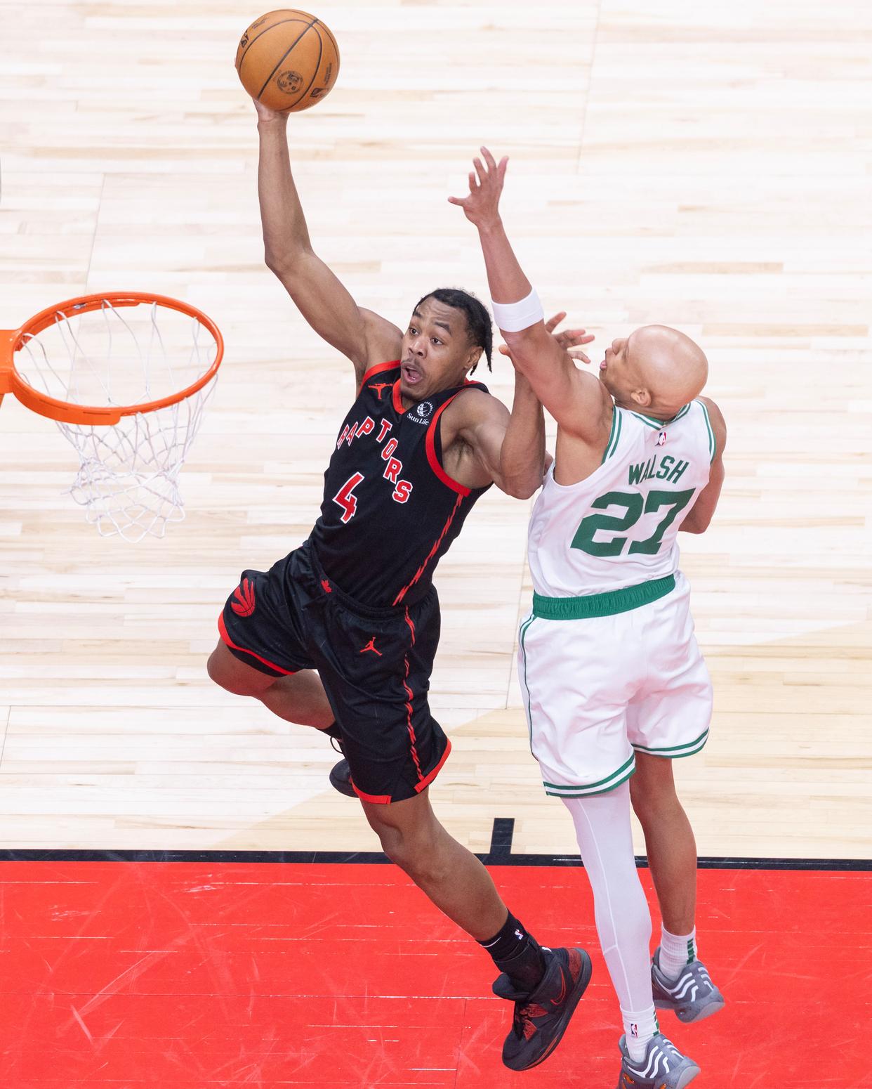 猛龙主场力克凯尔特人，范弗利特砍下29分