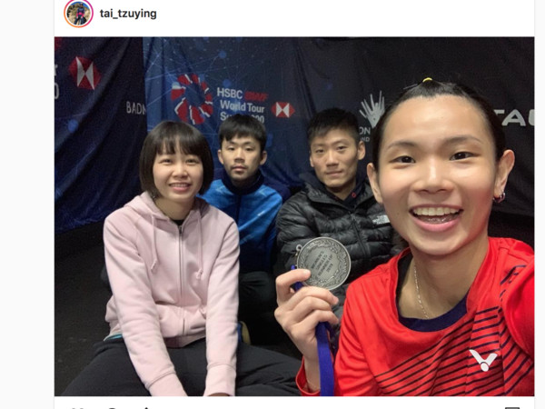 包含英格兰羽毛球队鏖战韩国羽毛球队，戴资颖送出助攻的词条