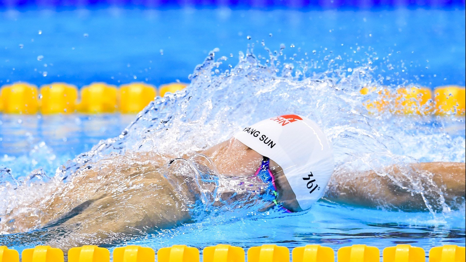 红土之王的双重王冠，蒙特卡洛的孤独鏖战与戴维斯杯的烈焰重生